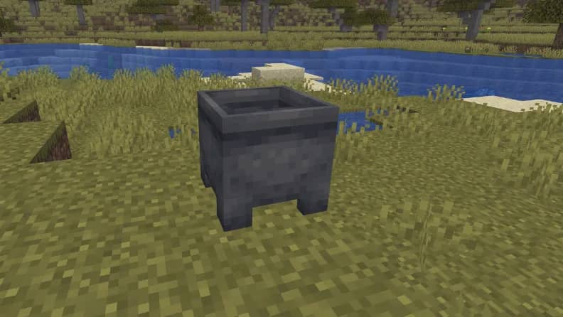 How to Make a Cauldron in Minecraft: Step-by-Step